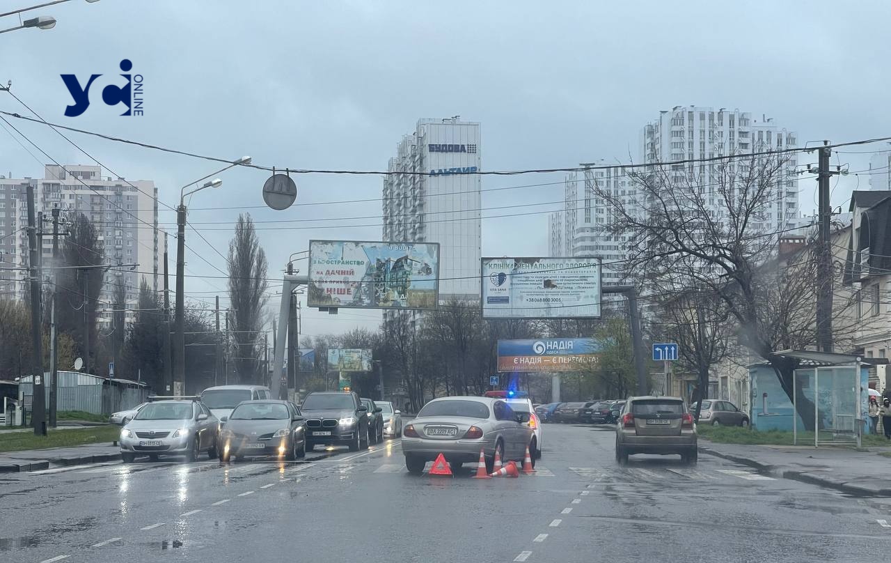 Негода в Одесі: на Люстдорфській дорозі дві ДТП, зупинилися трамваї (фото) «фото»