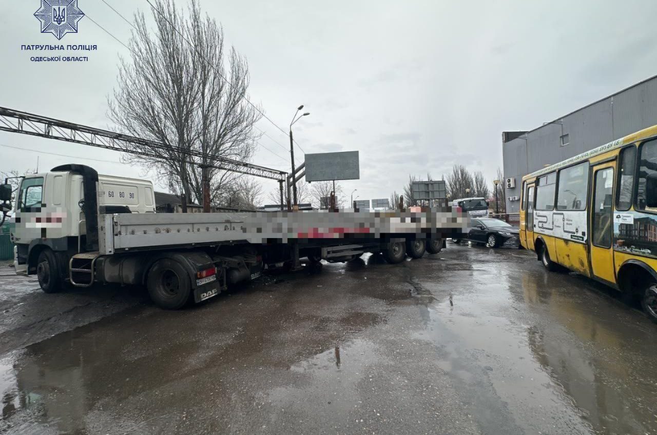 У Суворовському районі легковик зіштовхнувся з вантажівкою (фото) «фото»