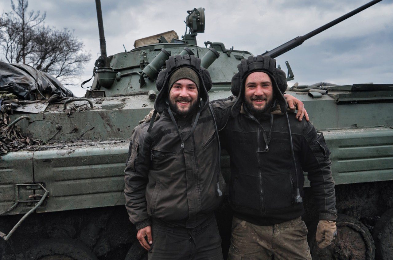 Прийняли запеклий бій: брати-близнюки з одеської бригади розповіли про визволення Херсонщини (фото) «фото»