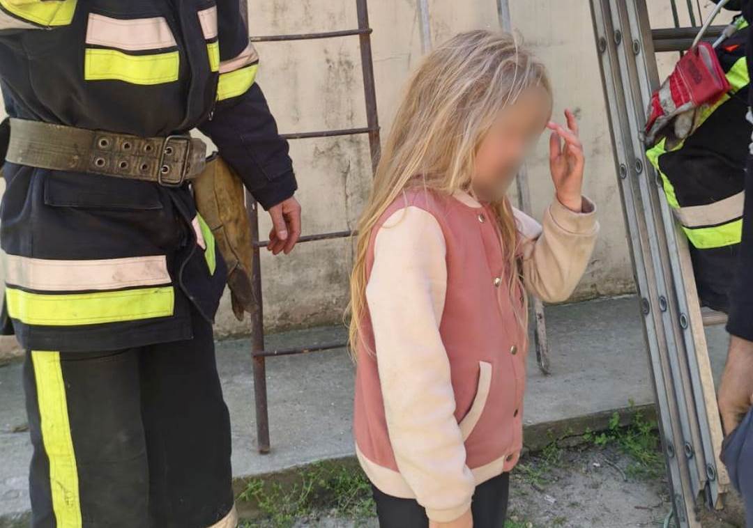У місті на Одещині дівчинку врятували від падіння з висоти (фото) «фото»