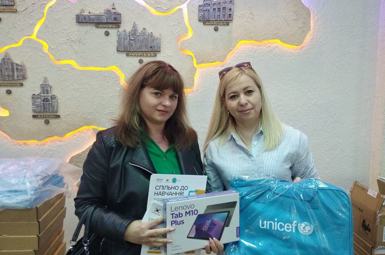 Школи Одещини отримали планшети і хромбуки: хто ними користуватиметься (фото) «фото»