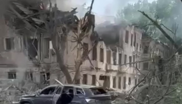 Росія зруйнувала поліклініку в Дніпрі: є жертви (відео, ОНОВЛЕНО) «фото»