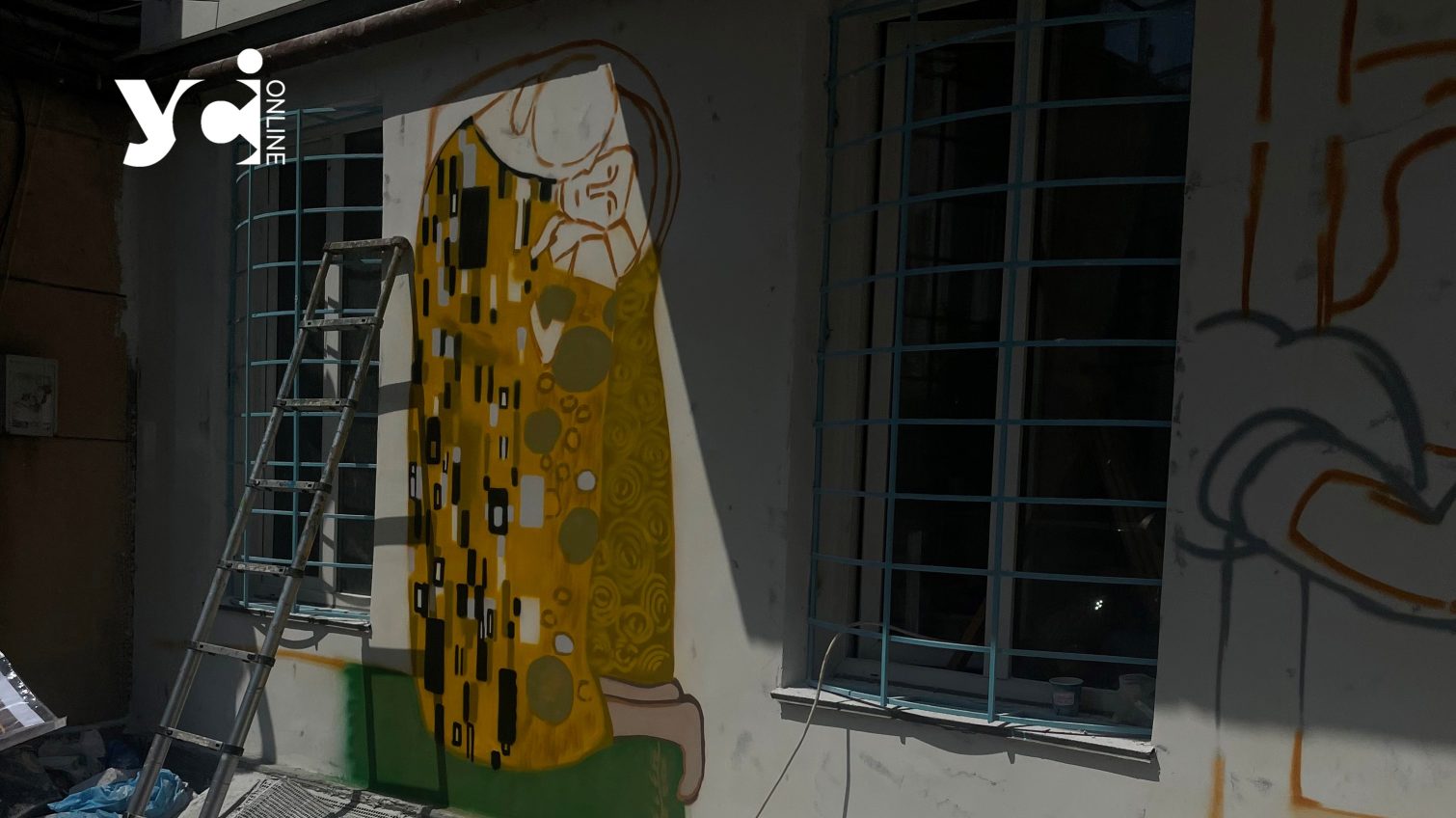 У центрі Одеси малюють стріт-арт з картиною Клімта (фото) «фото»