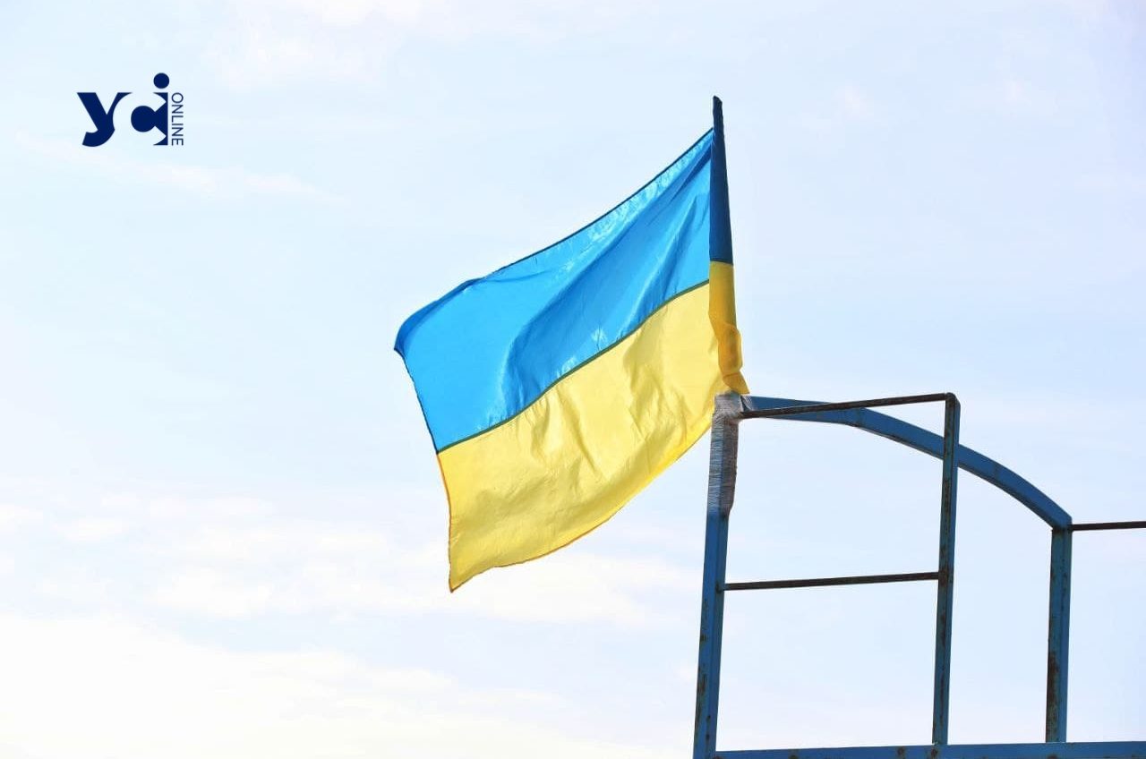 На чоловіка з вулиці Сєрова, який зривав український прапор, розпочали провадження (ОНОВЛЕНО) «фото»