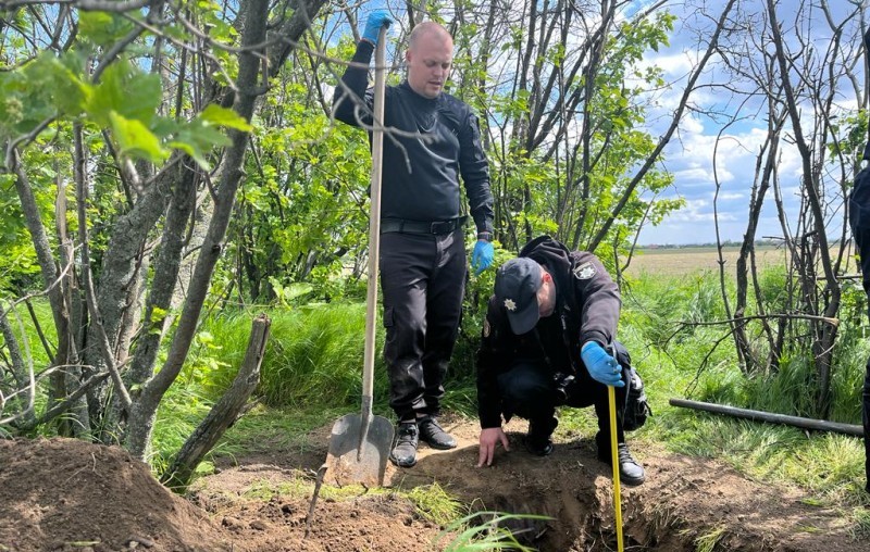 Моторошне вбивство: в Одеській області чоловіка закопали живим (фото, відео) «фото»