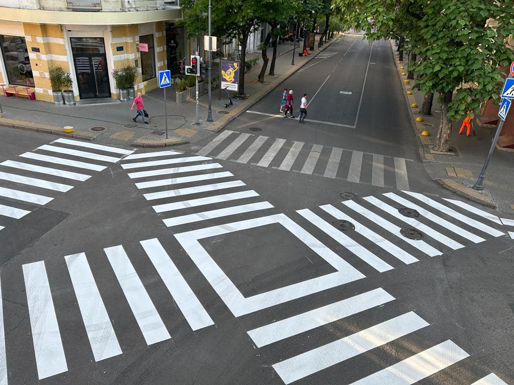 У центрі Одеси з’явився перший діагональний пішохідний перехід (фото) «фото»