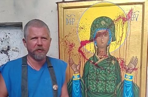 Залили червоною фарбою: в Одесі зіпсували патріотичні картини (відео) «фото»