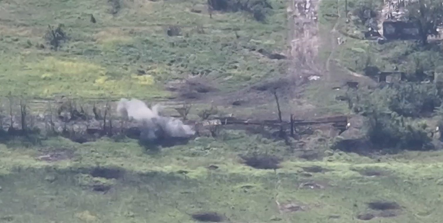 Одеські гвардійці показали, як знищили ворожий бліндаж на фронті (відео) «фото»