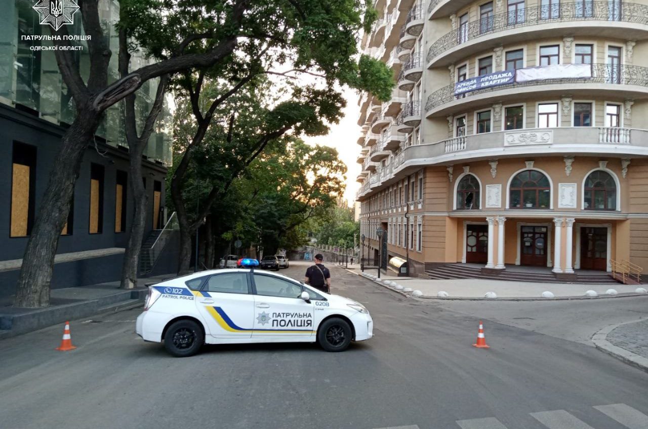 Після удару росії в Одесі перекрито низку вулиць (фото) «фото»