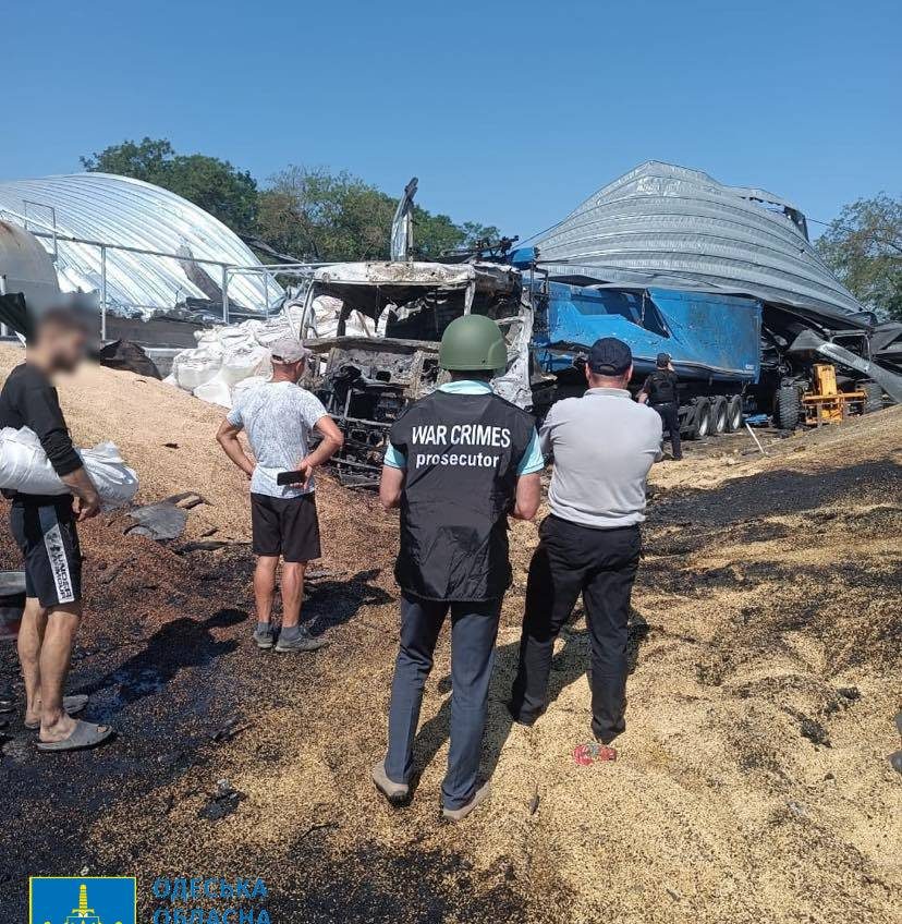 Зруйновано три ангари, знищено техніку: прокуратура Одещини документує наслідки атаки рашистів (фото) «фото»