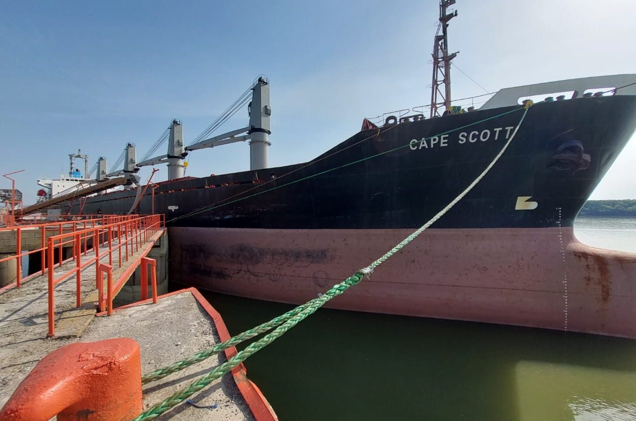 У порт Одещини зайшло «рекордне» судно «фото»