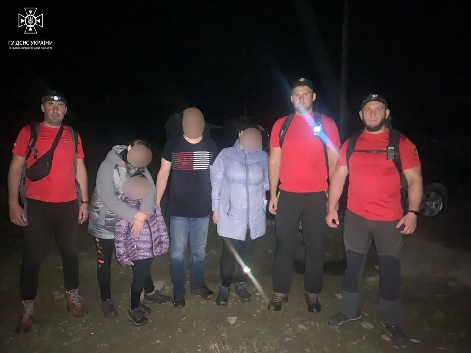 Мати з дитиною з Одещини вночі заблукали в Карпатах (фото) «фото»