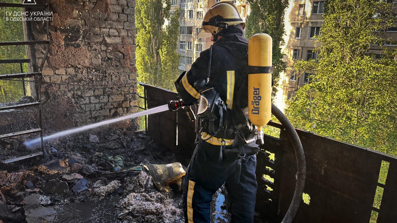 Вранці в Одесі спалахнула пожежа у 9-поверхівці (фото) «фото»