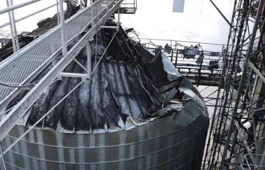Росіяни знищили 60 тисяч тонн зерна у порту Чорноморська (фото) «фото»