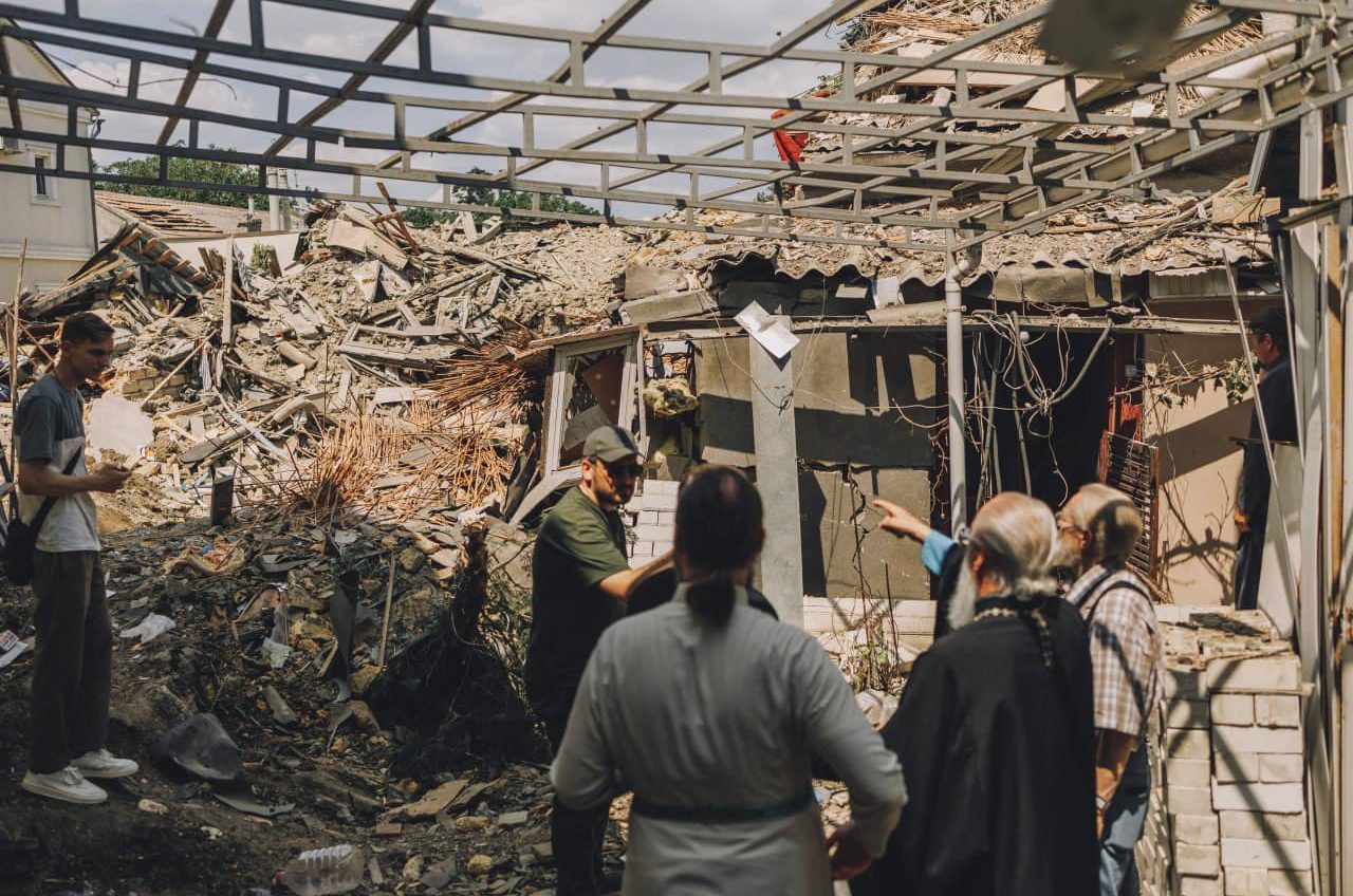 Російська ракета зруйнувала будинок священника, який відновлював Преображенський собор (фото) «фото»