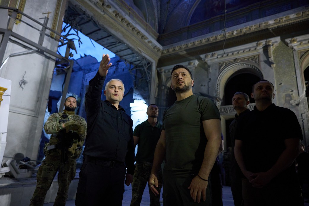 Президент побував на Одещині: відвідав бійців на лікуванні та прийшов до Преображенського собору (фото) «фото»