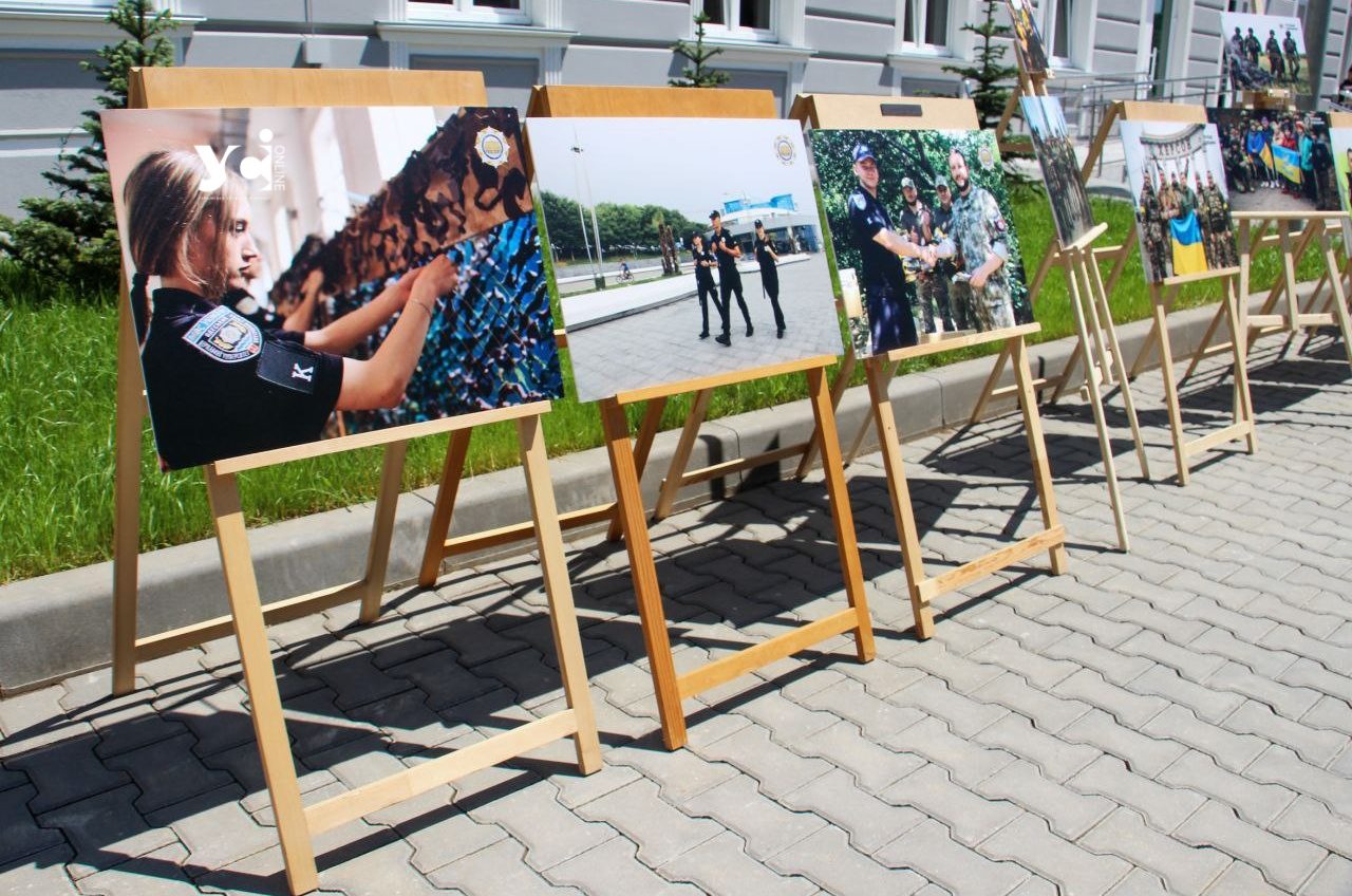 Портрети стійкості: в Одеському університеті внутрішніх справ відкрили виставку (фото) «фото»