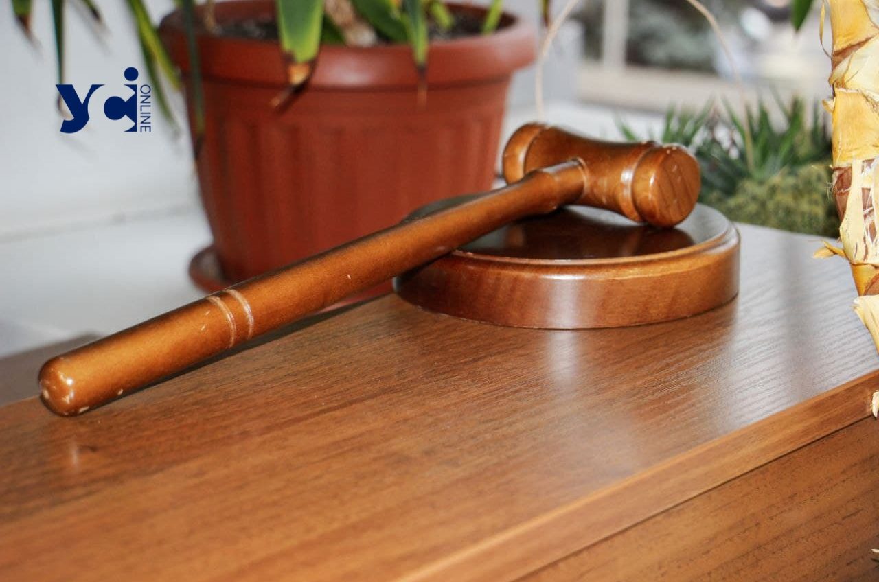 В Одесі працівник суду допомагав шахраям привласнювати квартири померлих usionline.com В Одесі працівник суду допомагав шахраям привласнювати квартири померлих «фото»