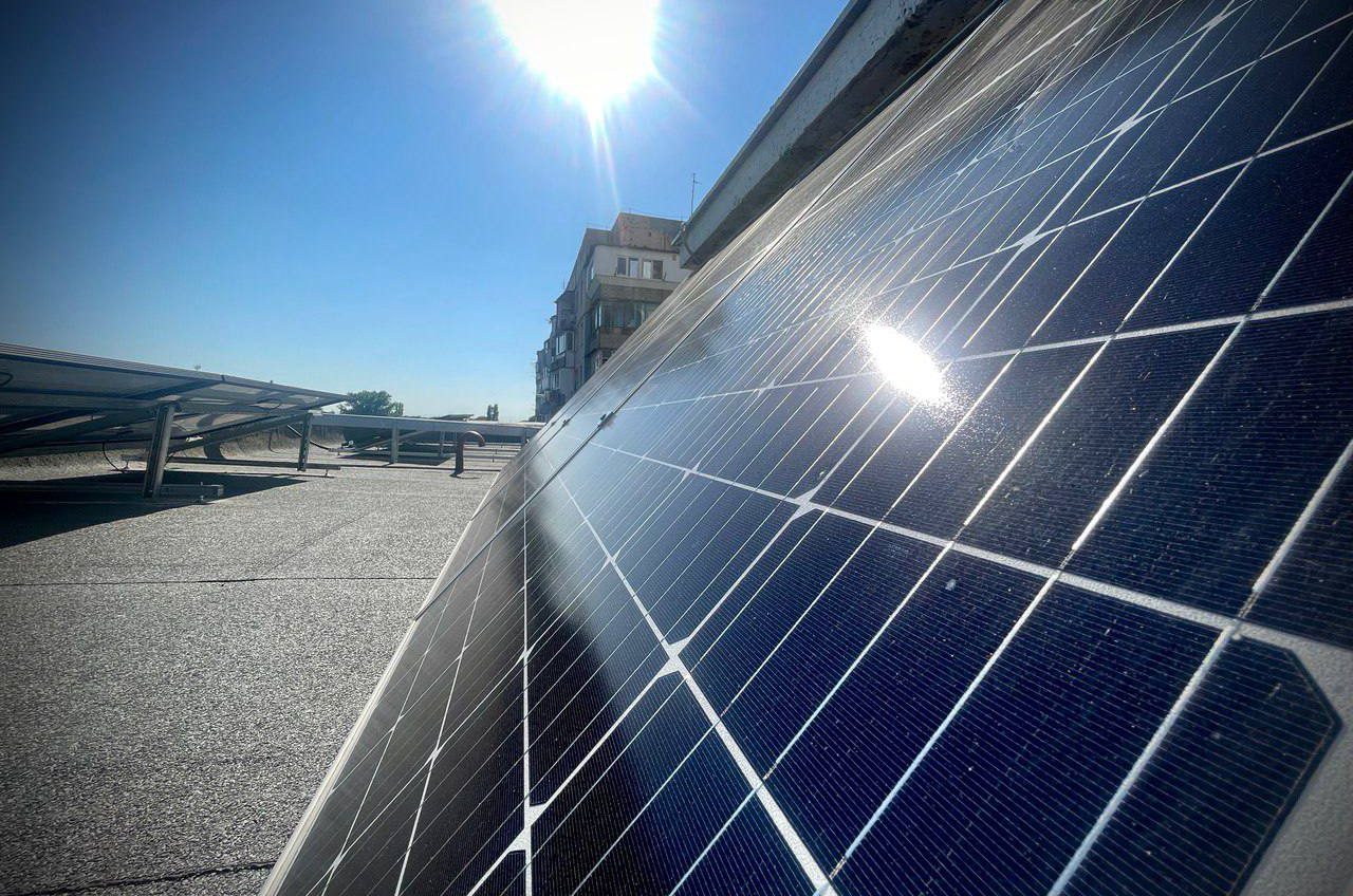 В Одесі на даху поліклініки створили сонячну електростанцію (фото) «фото»
