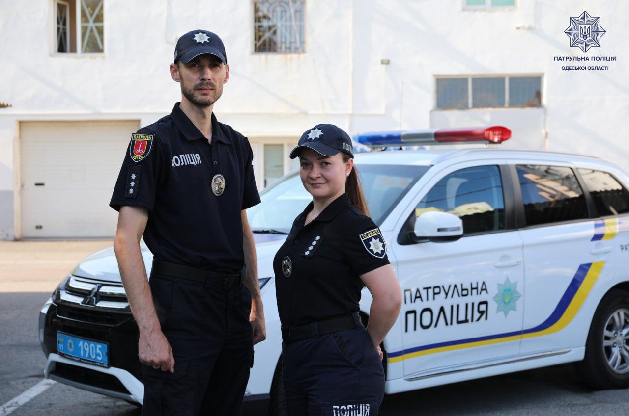 Шкільні поліцейські в Одесі зупинили маршрутку, у водія якої стався інсульт (фото) «фото»