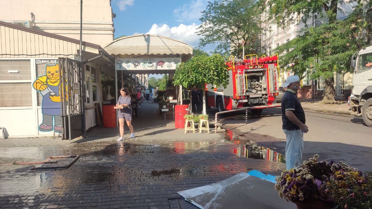 В Одесі спалахнула пожежа на Новому ринку (фото) «фото»