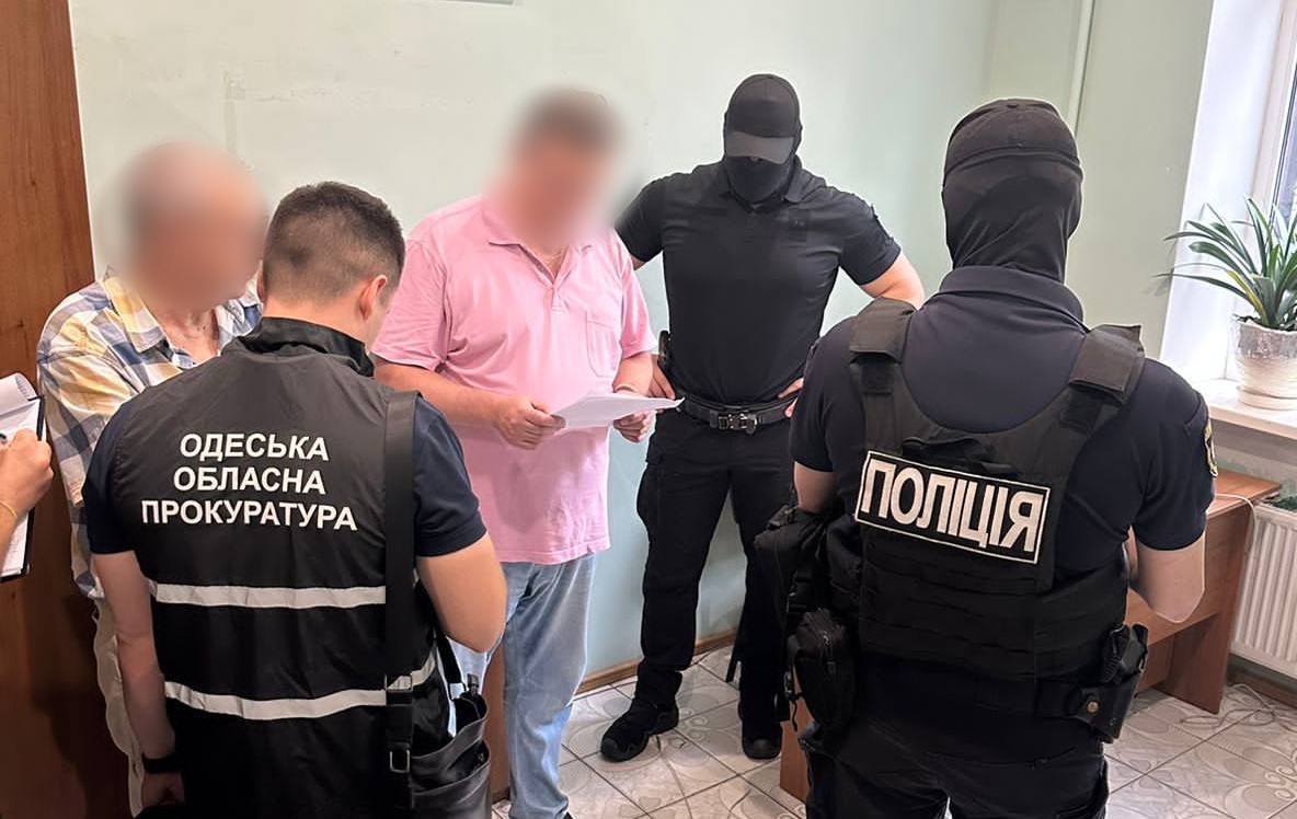 В Одесі на хабарі затримали посадовця коледжу, який вимагав за вступ на бюджет 2 тис доларів «фото»