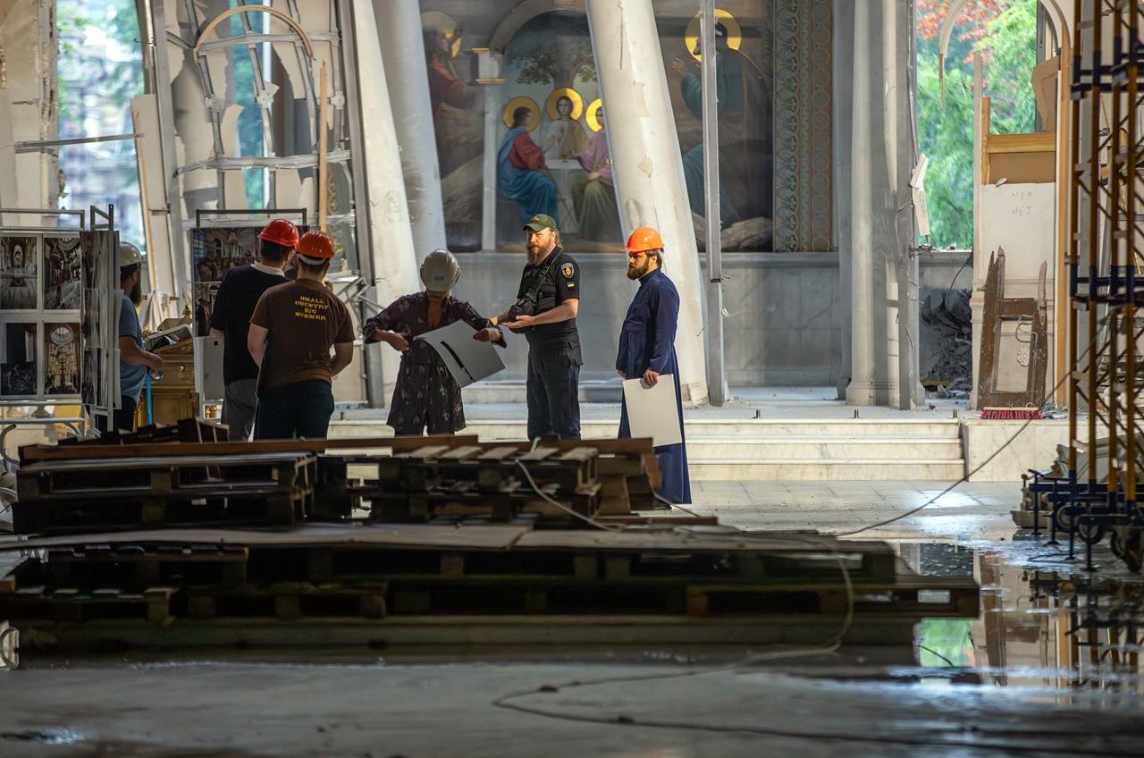 Як виглядає зруйнований російською ракетою одеський Спасо-Преображенський собор після зливи (фото) «фото»