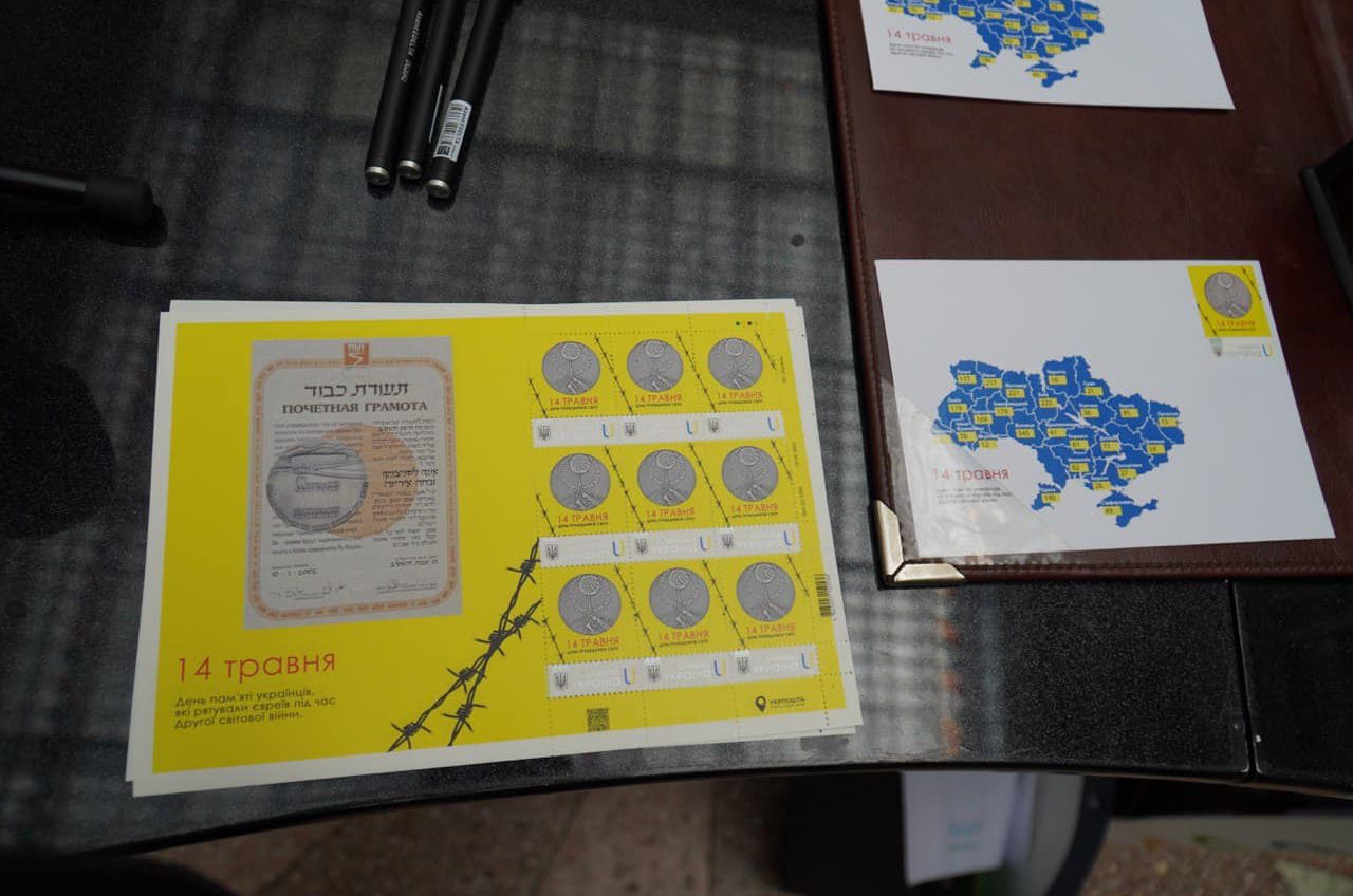 Новини від Укрпошти: тепер можна самим друкувати марки на конверти «фото»