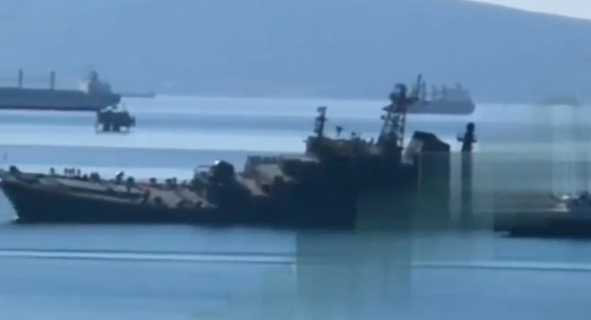 В Новоросійську український дрон вразив великий десантний корабель росії «фото»