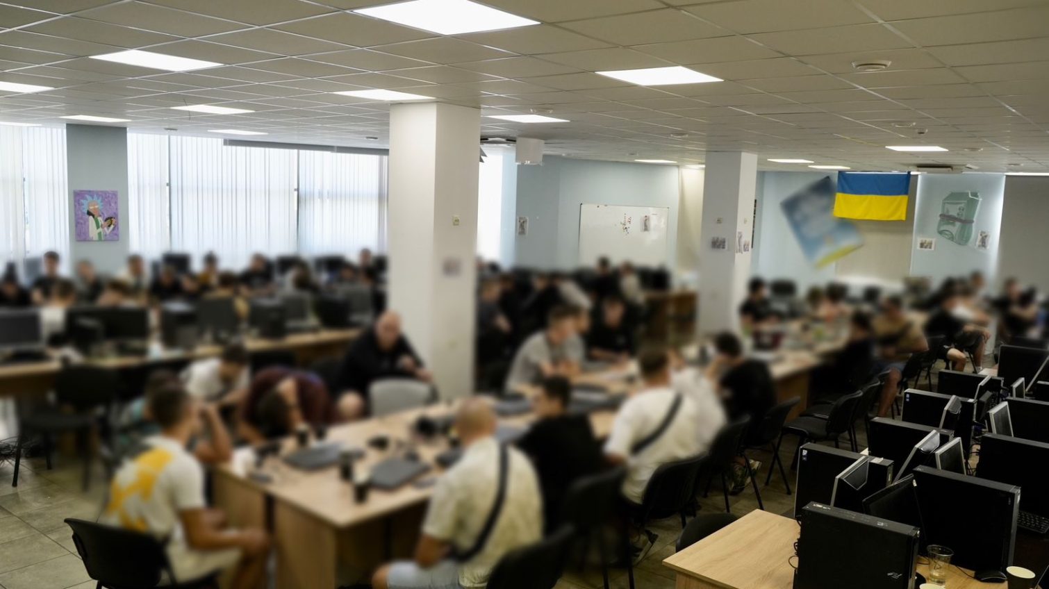 В Одесі викрили шахрайський кол-центр на 200 робочих місць (фото, відео) «фото»