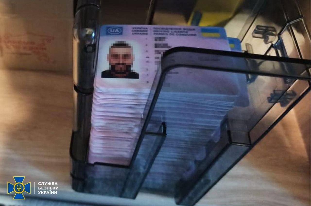 Одесити створили підпільний «паспортний стіл» у Львові та допомагали іноземцям в легалізації (фото) «фото»