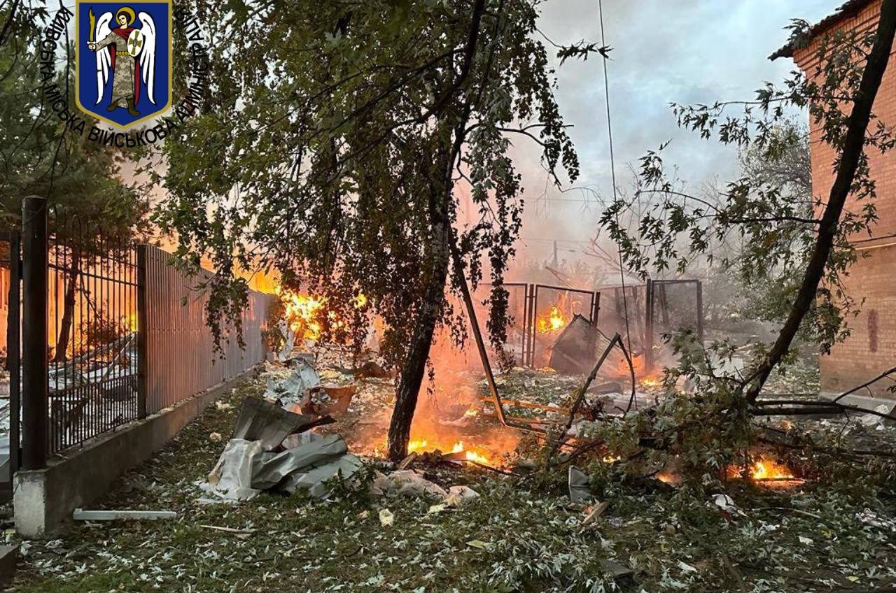 Нічна ракетна атака рашистів на Україну: у низці міст є руйнування, постраждали люди «фото»