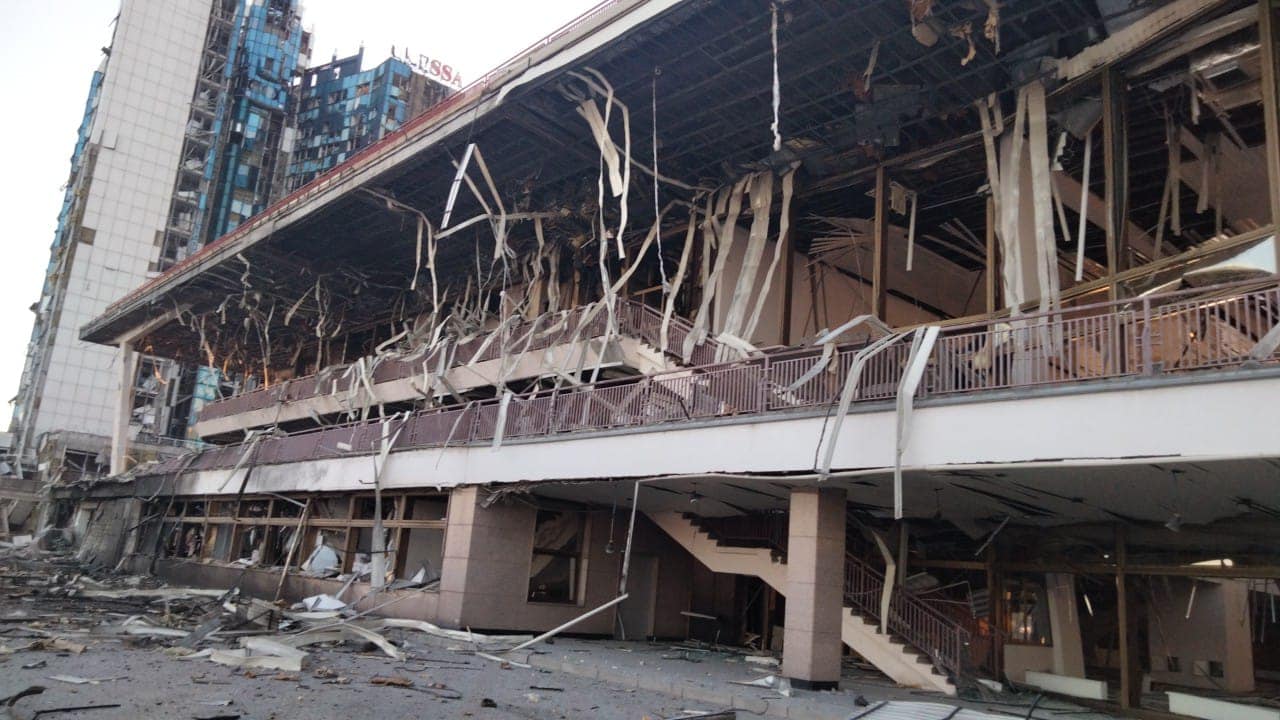 Готель на Одеському морвокзалі фактично знищено рашистами – але власник хоче його відновити (фото) «фото»