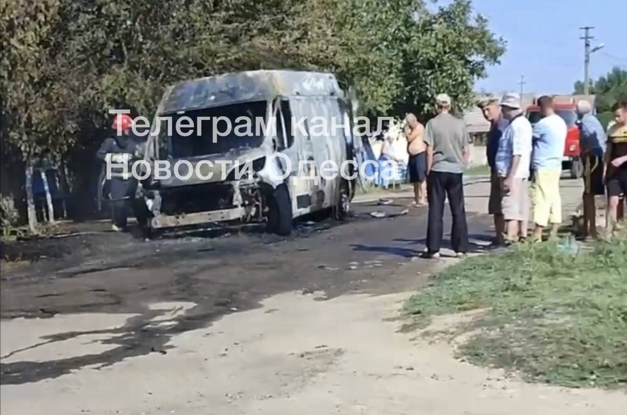 В Одеській області спалахнула машина «швидкої» (фото) usionline.com В Одеській області спалахнула машина «швидкої» (фото) «фото»