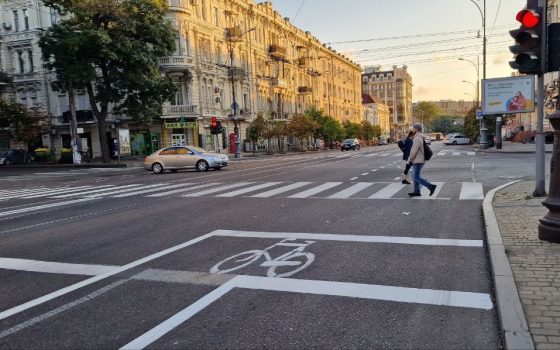 На Тираспольській з’явилися велодоріжка, жовтий зігзаг та нові знаки (фото) «фото»