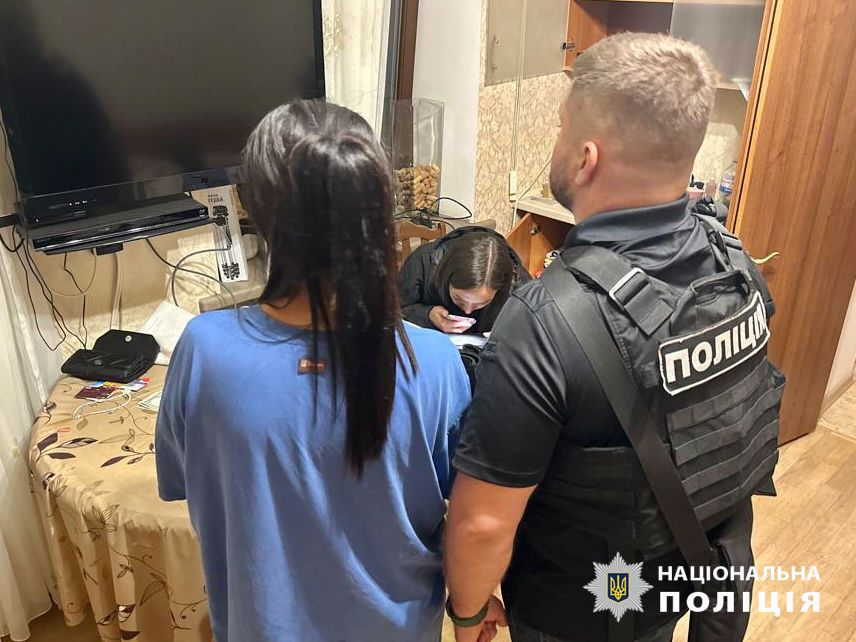 Вербувала та організовувала: одеситку затримали за сутенерство (фото, відео) «фото»
