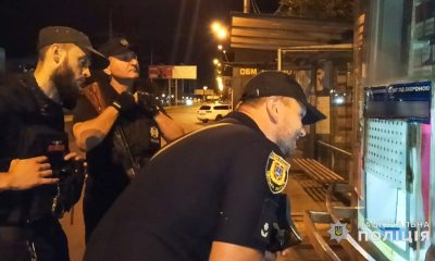 «Нічний рейд»: в Одесі поліцейські знайшли людей зі зброєю та продавців наркотиків (фото, відео) «фото»