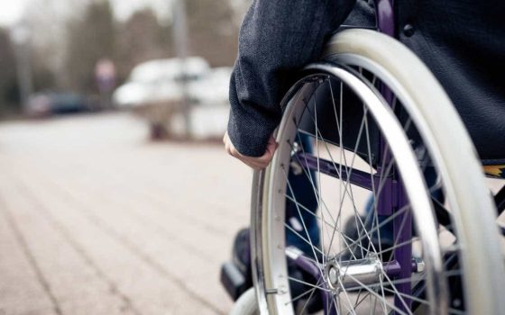 Побив чоловіка в інвалідному візку до тяжких тілесних ушкоджень: в Одесі біля ресторану сталася бійка «фото»