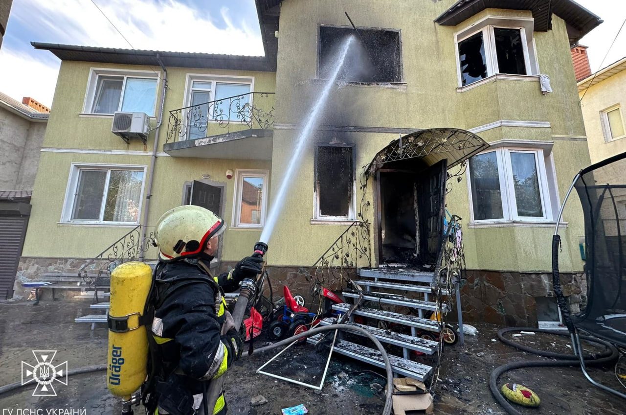 Через несправну зарядку акумуляторної батареї в Одесі сгоріла квартира, є постраждалі (фото) «фото»