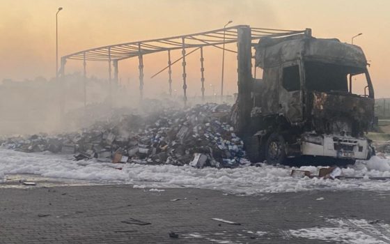 Показали наслідки нічної атаки на Одеську область: знищені автівки, понівечений пункт пропуску (фото) «фото»
