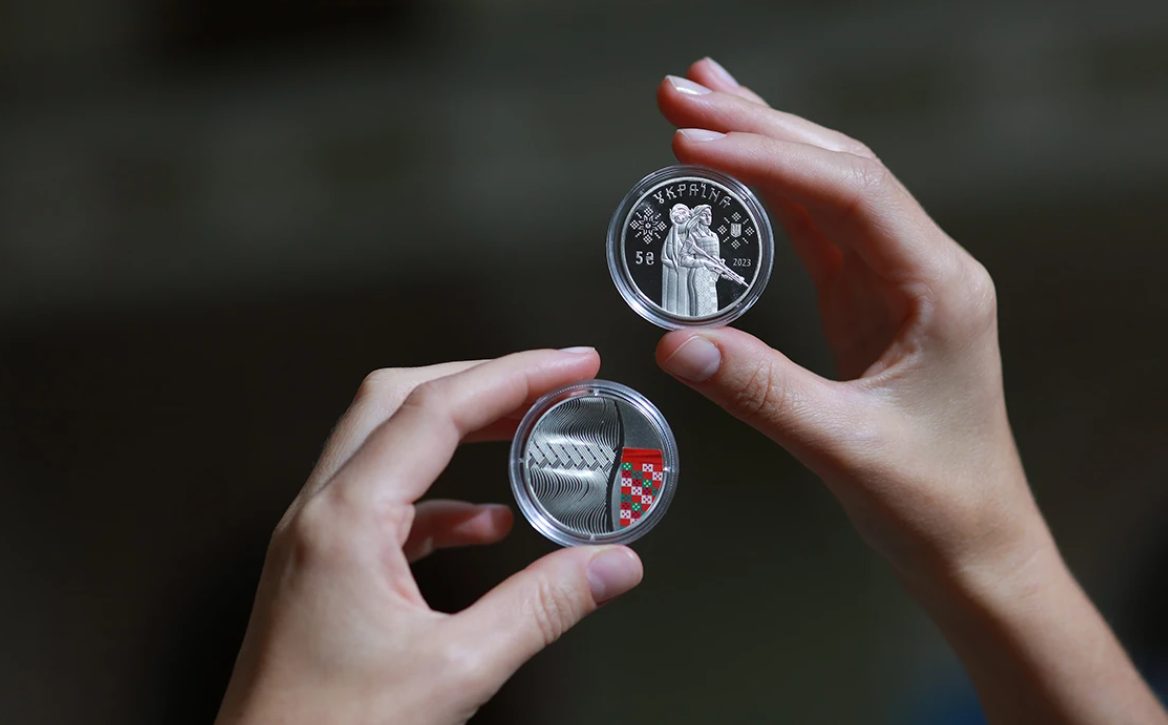 Нацбанк присвятив пам’ятні монети героїчним захисницям України (фото) «фото»