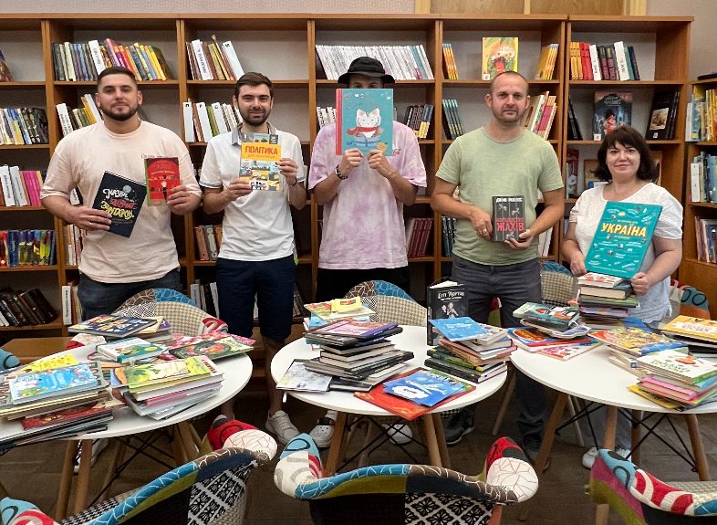 Одеським бібліотекам безкоштовно передали понад тисячу нових українських книжок (фото) «фото»