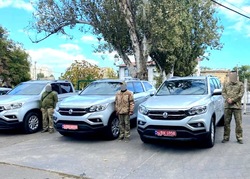 Портовий оператор з Одеси надав зенітникам три автівки для мобільних груп «фото»