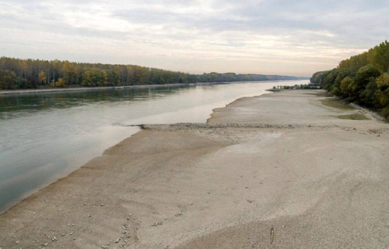 Українське Дунайське пароплавство змушене закрити навігацію на Середньому Дунаї «фото»