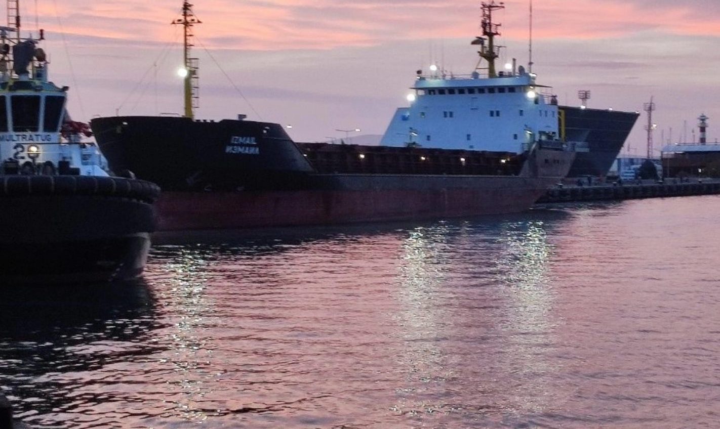 Капітан українського вантажного судна у порті в Болгарії відмовився повертатися до України «фото»