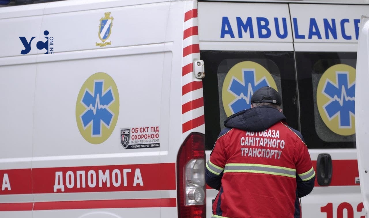 В Одесі двоє чоловіків вдерлися на станцію швидкої допомоги – фельдшера тричі вдарили ножем   «фото»
