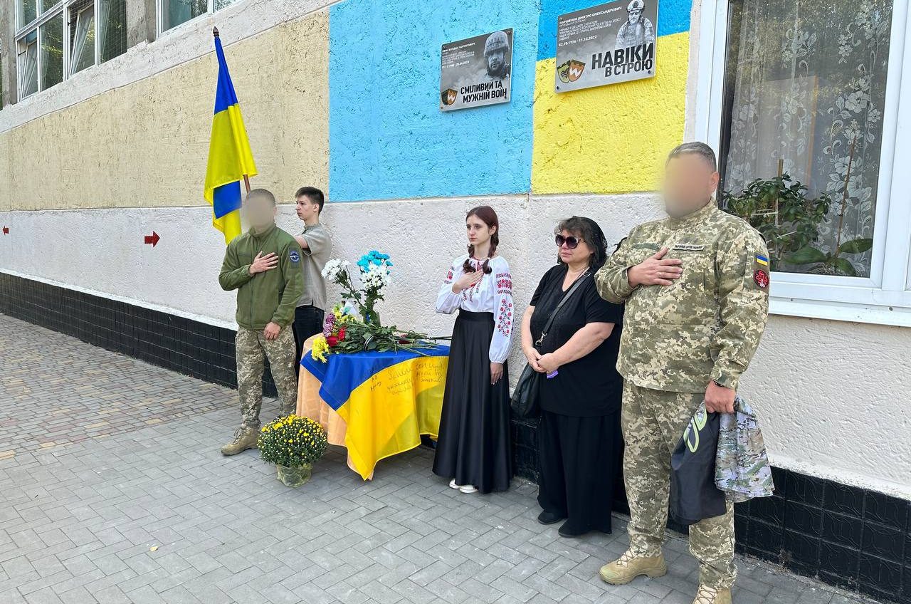 У Чорноморську встановили меморіальну дошку на честь героя-захисника (фото) «фото»