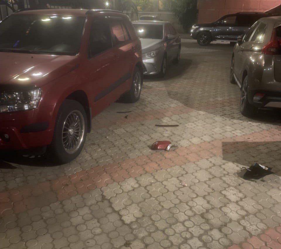 В Одесі затримали чоловіка, який шкодив у дворі автівки (фото) «фото»