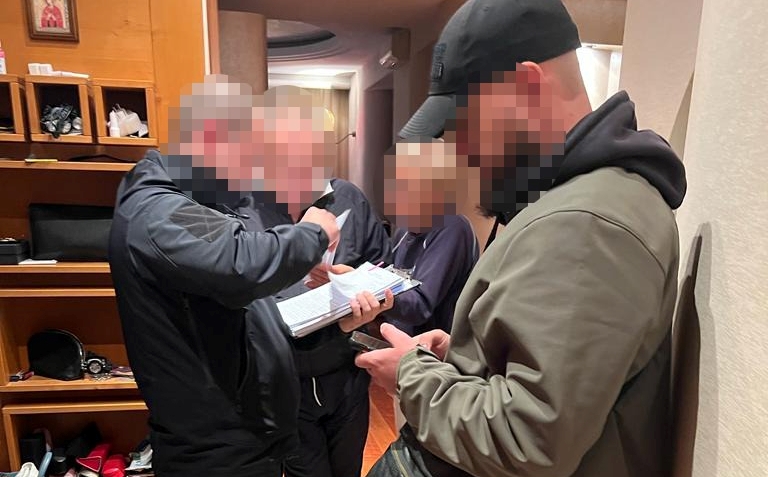 Обіцяли «порішати питання»: в Одесі на хабарі затримали високопосадовців митниці (фото) «фото»
