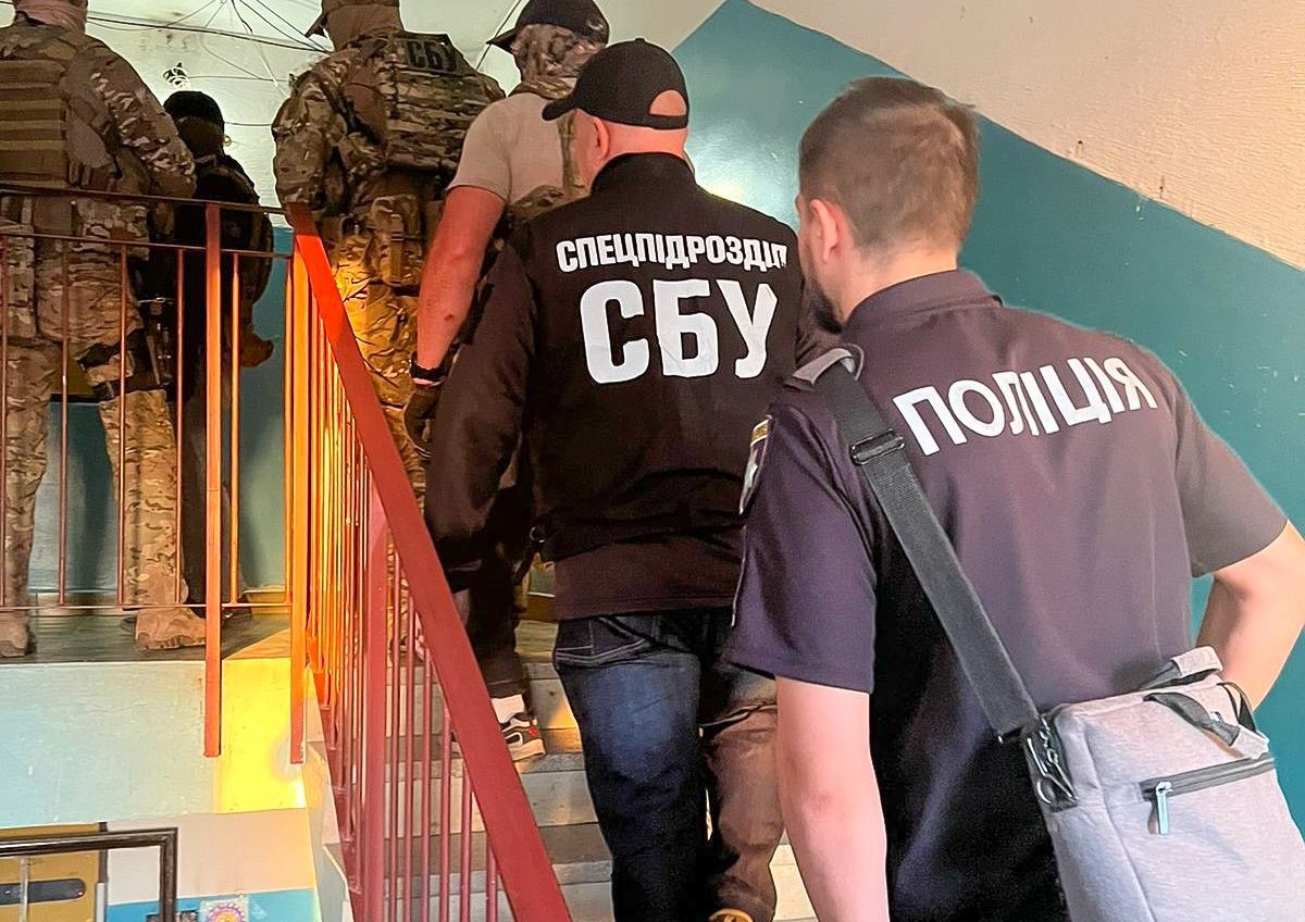 Тероризували підприємців та вимагали «данину»: в Одесі затримали учасників злочинного угрупування (фото) «фото»